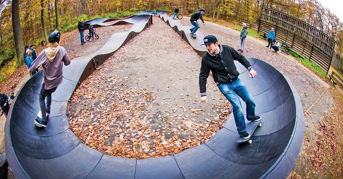 Pump track main attraction option