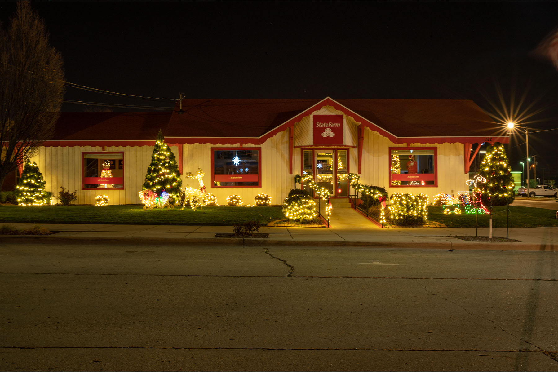 <span style="text-decoration: underline;">Spirit of Effingham Business:</span> Tom Henderson State Farm - 122 E Section Ave