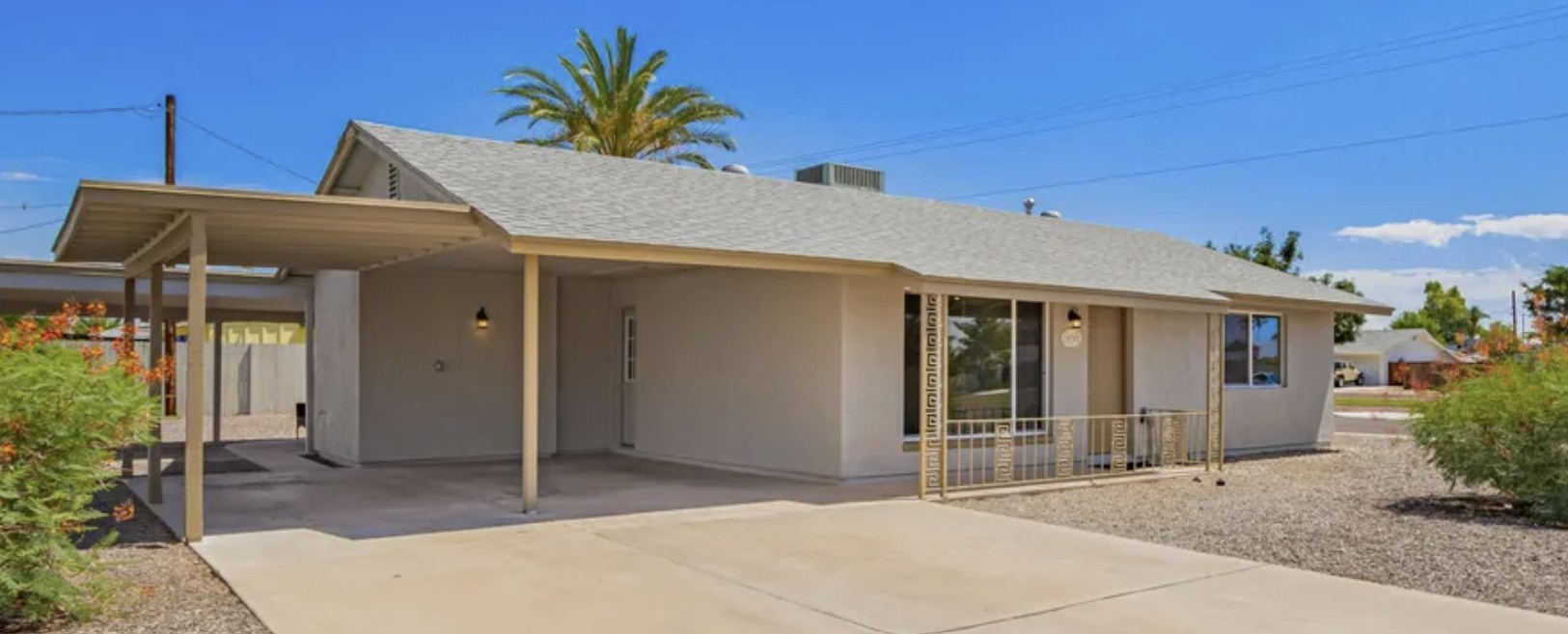 House with carport