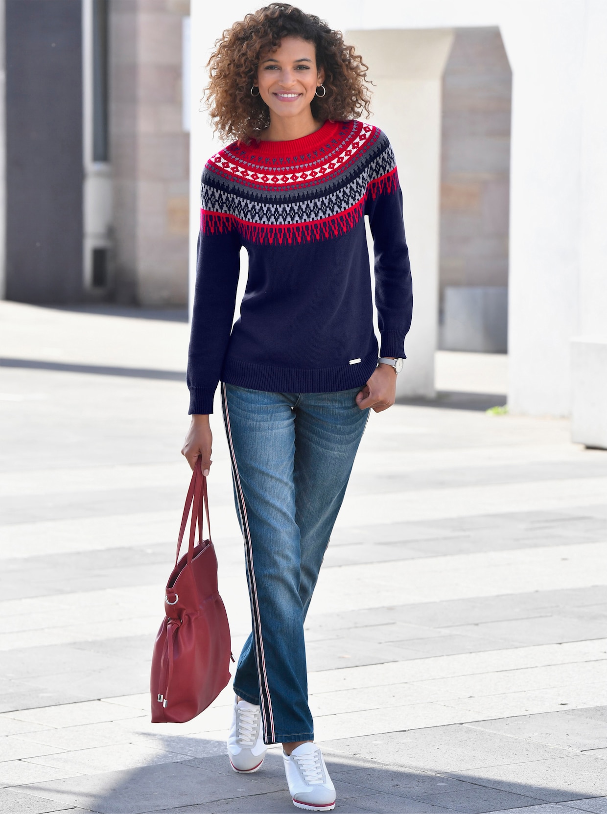 Calda con un bel maglione natalizio 
