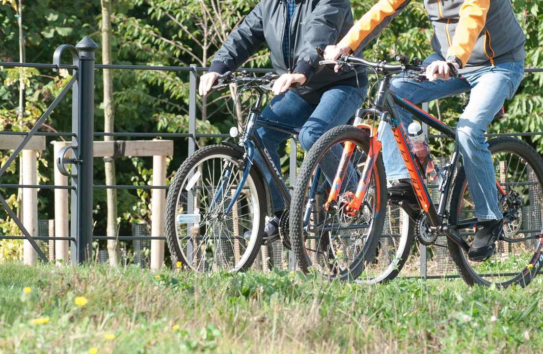  Walking and cycling routes 