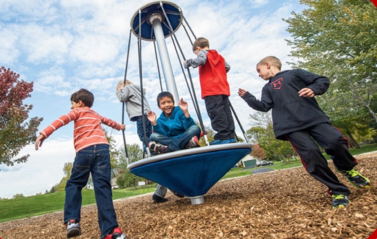 topsyturny spinner in park