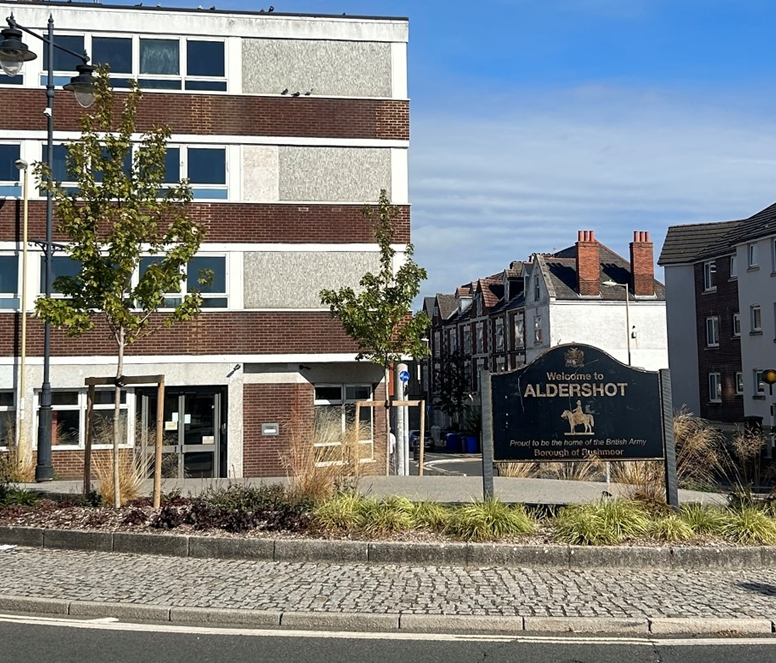 Image of the gun outside the train station